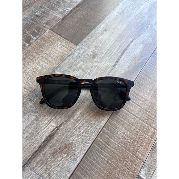 Quay Jackpot Mens Sunglasses in Matte Tortoise - Picture 2 of 5